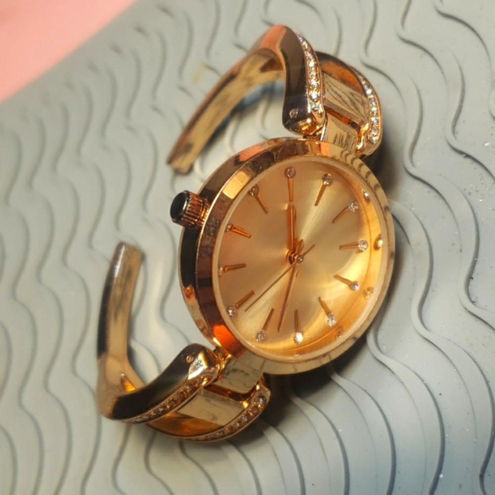 Watch - Picture 1 of 4